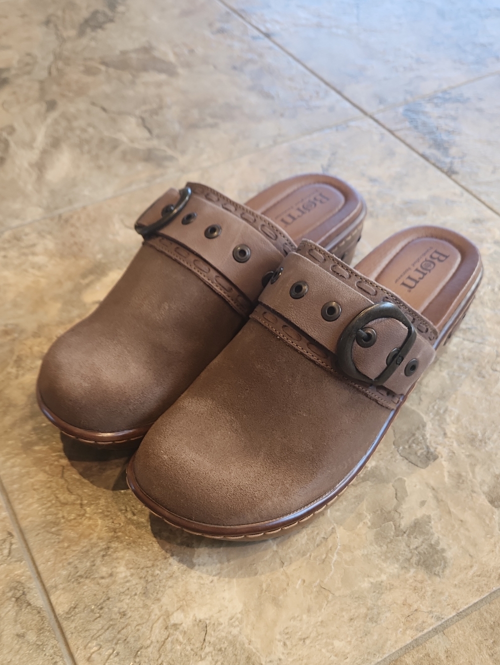 NWOT Born Banyan Suede Clog Brown 39/8